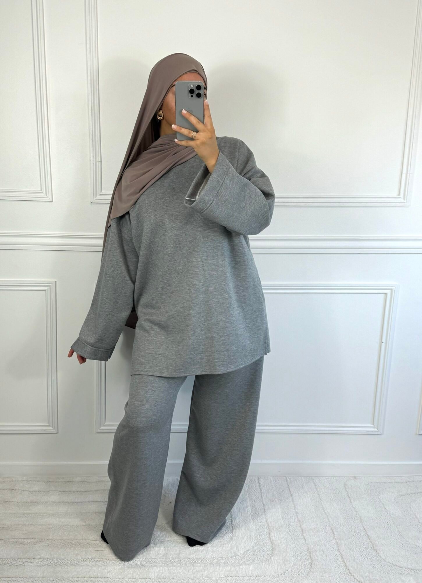 Saya - gris
