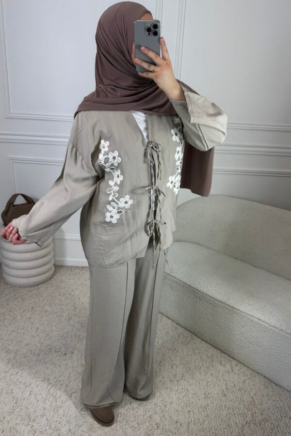 Set Gilet Fleurs – taupe