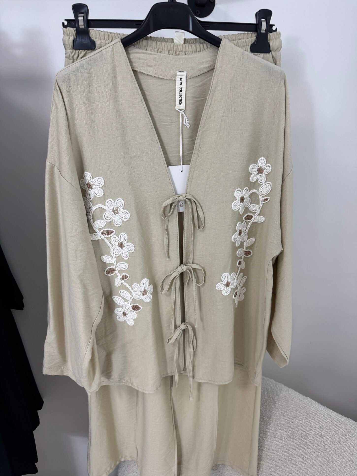 Set Gilet Fleurs – beige