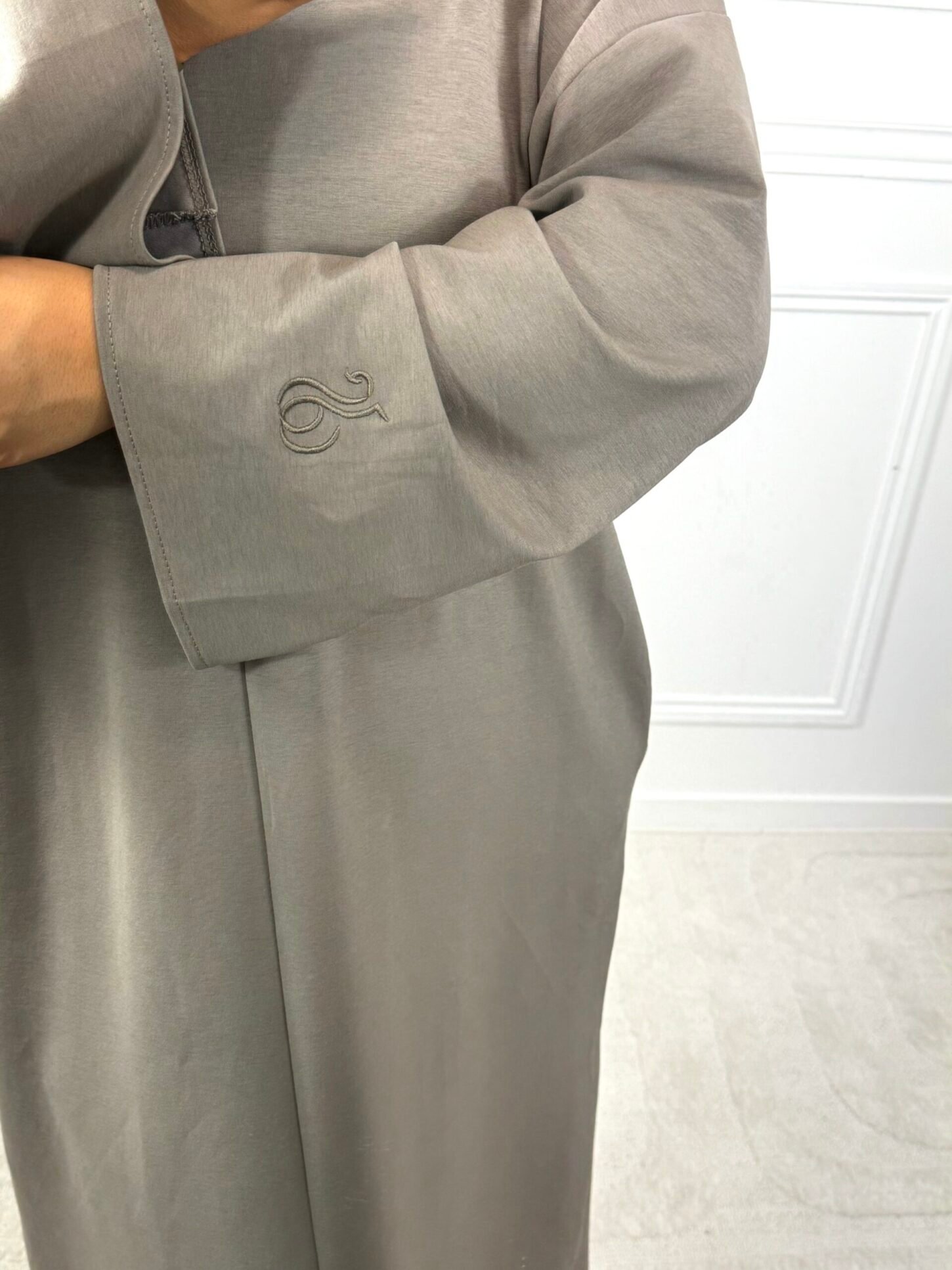 Abaya signature - taupe – Image 3