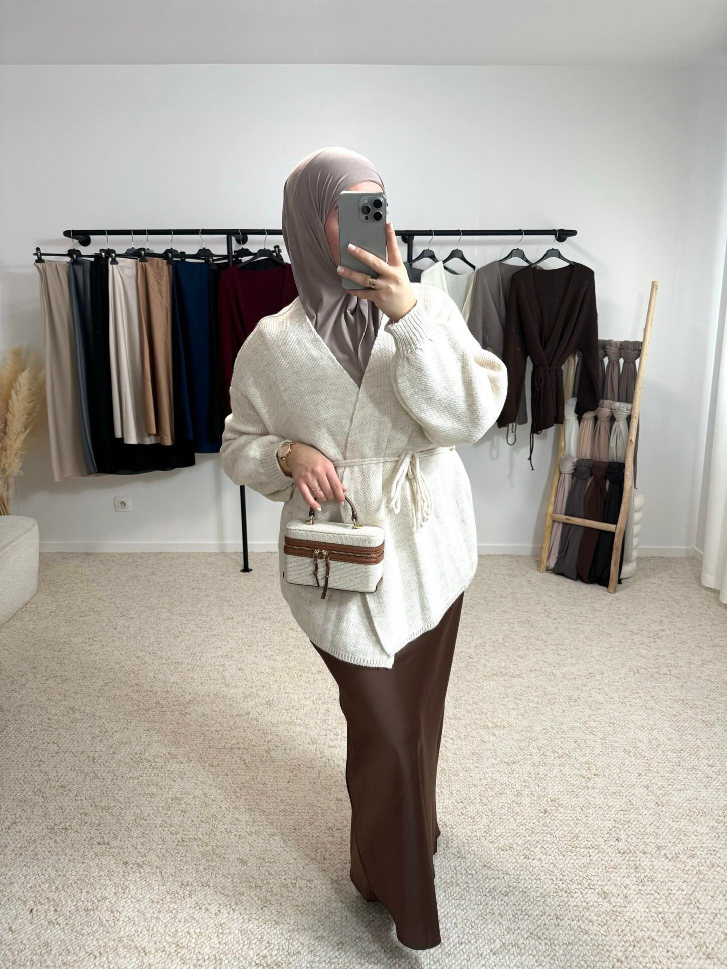Gilet à nouer - beige – Image 2